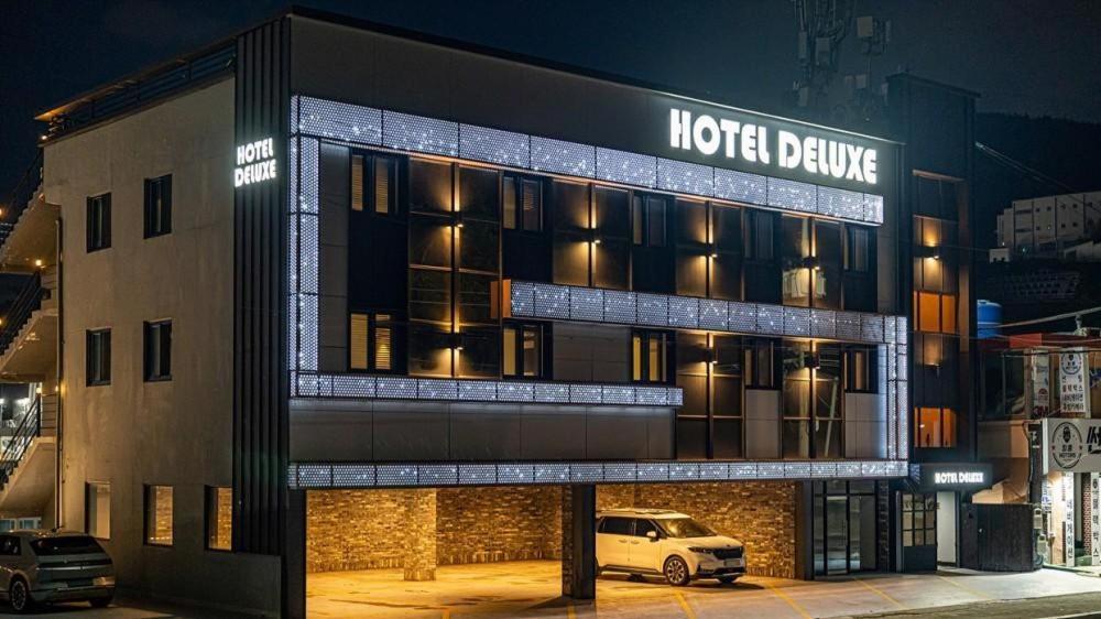 Deluxe Motel Geoje Exterior photo