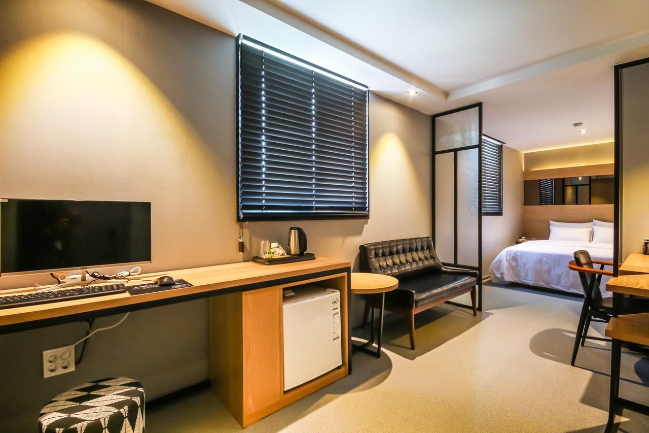 Deluxe Motel Geoje Exterior photo