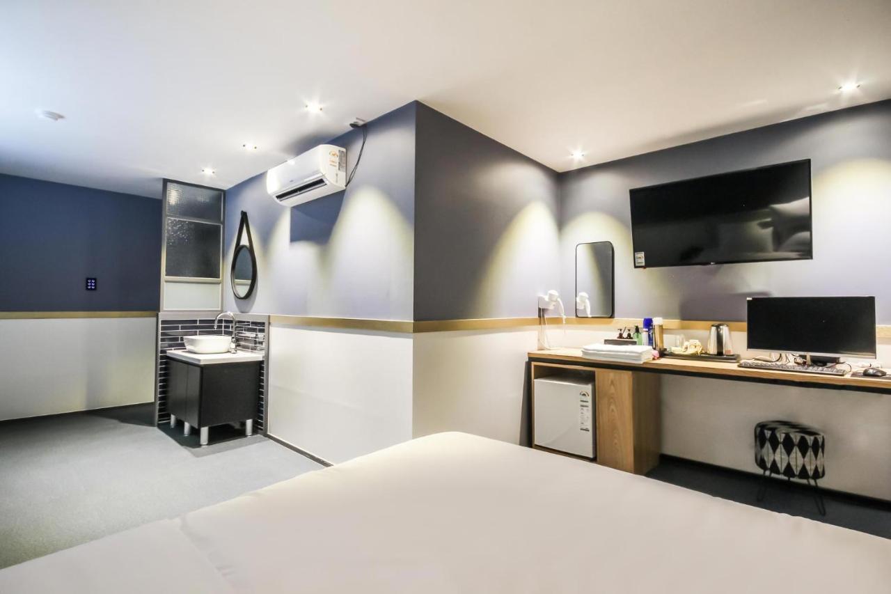 Deluxe Motel Geoje Exterior photo